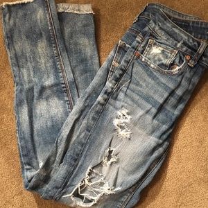 American Eagle Destroyed Boyfriend Jeans